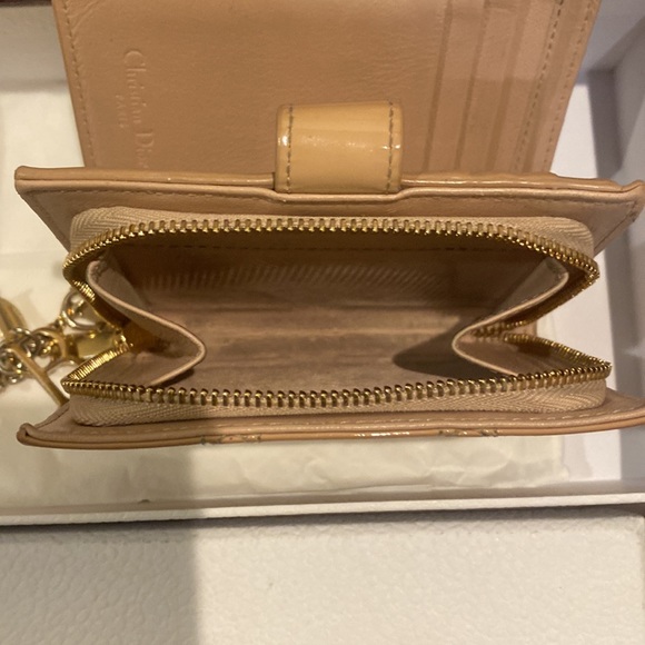 Christian Dior Lady Dior Patent cannage leather eden wallet. - Picture 7 of 13